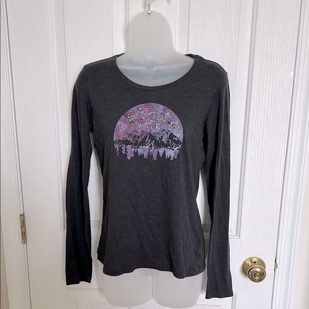 Columbia Dark Gray Graphic Long Sleeve Top